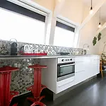 Quentin Canal House Otel