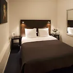 Quentin Canal House 3*