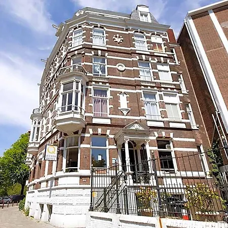 Quentin Canal House Hotel