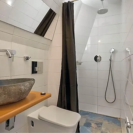 Quentin Canal House Hotel