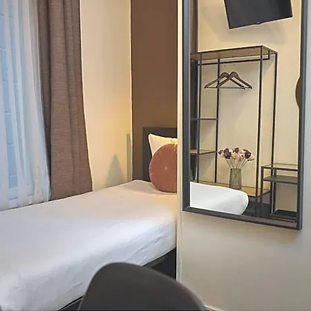 Quentin Canal House Hotel 3*