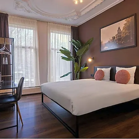 Quentin Canal House Hotel 3*