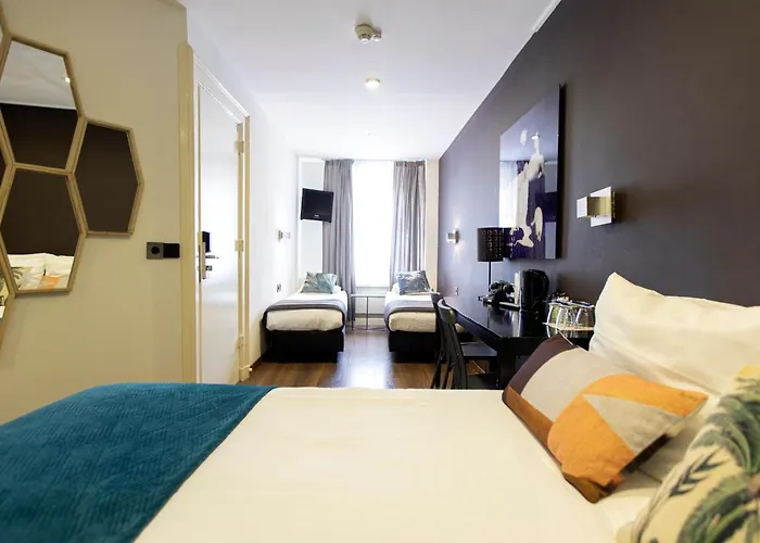 Quentin Canal House 3*