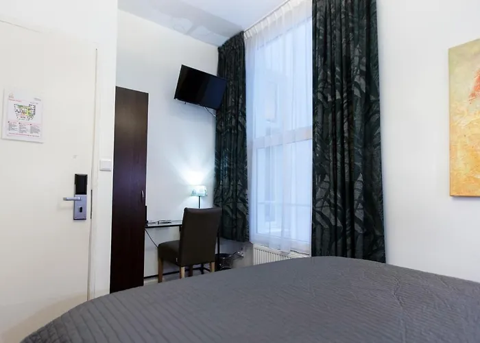 Quentin Canal House 3*