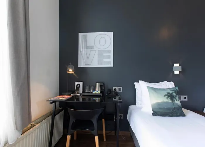 Quentin Canal House Hotel