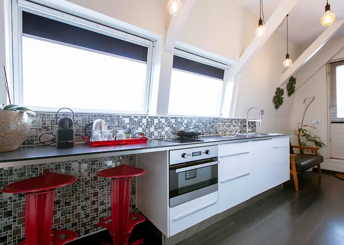 Quentin Canal House Hotel 3*