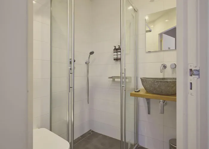 Quentin Canal House Hotel