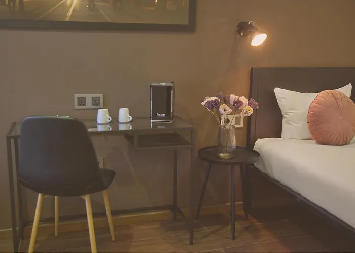 Quentin Canal House Hotel 3*