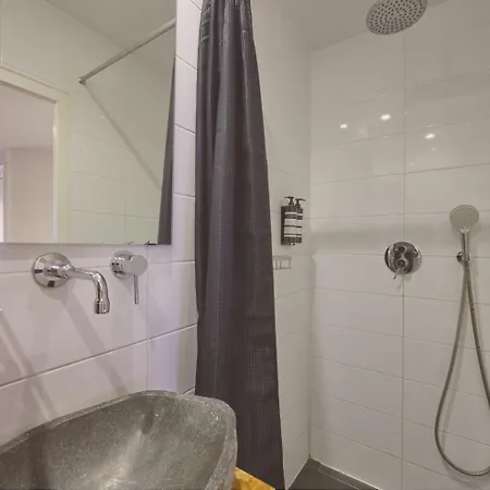 Quentin Canal House 3*