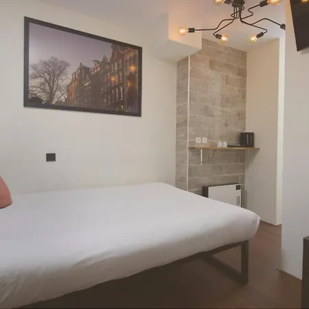 Quentin Canal House 3*