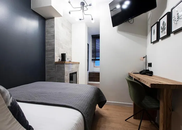 Quentin Canal House 3*