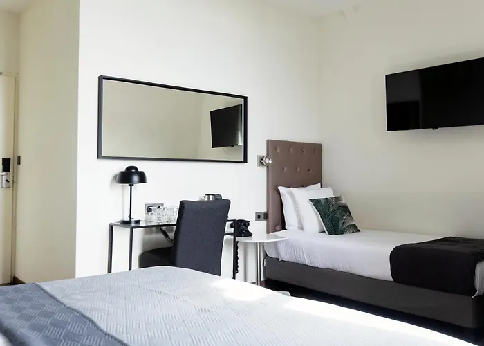 Quentin Canal House 3*