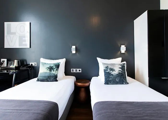 Quentin Canal House Hotel 3*