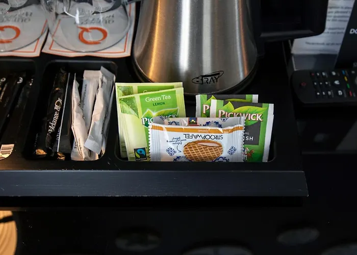 Quentin Canal House Hotel 3*