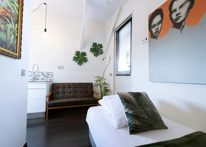 Quentin Canal House Hotel