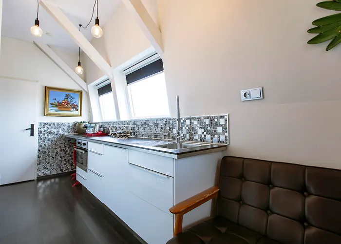 Quentin Canal House 3*