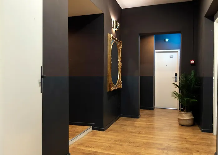 Quentin Canal House Hotel