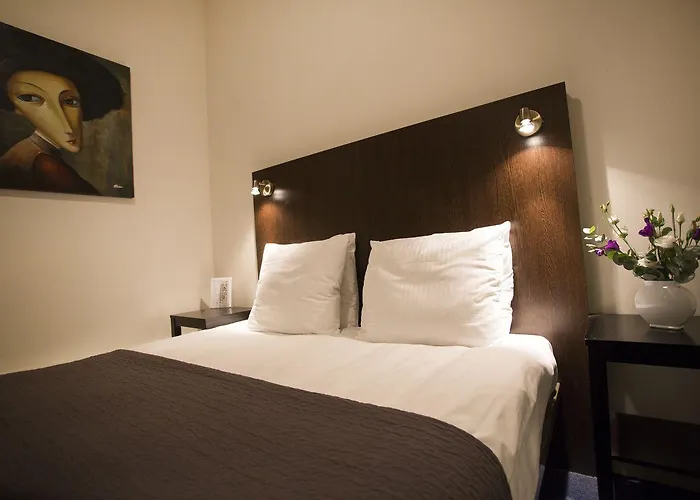 Quentin Canal House Hotel