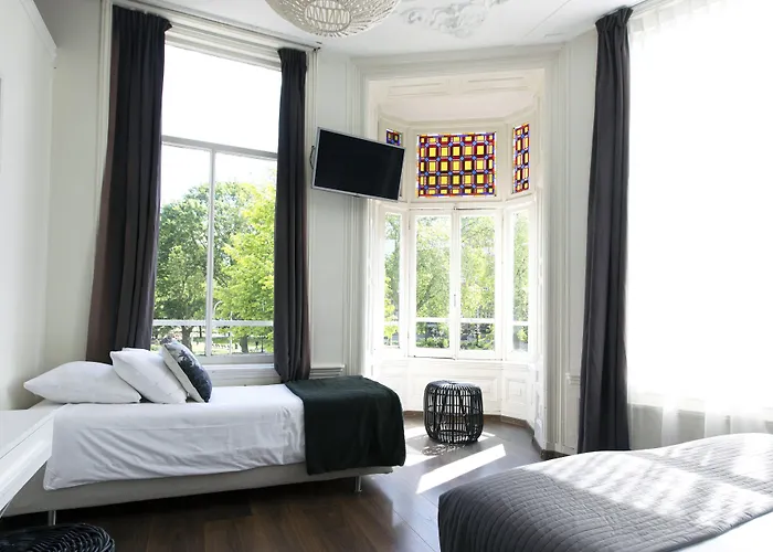 Quentin Canal House Hotel 3*