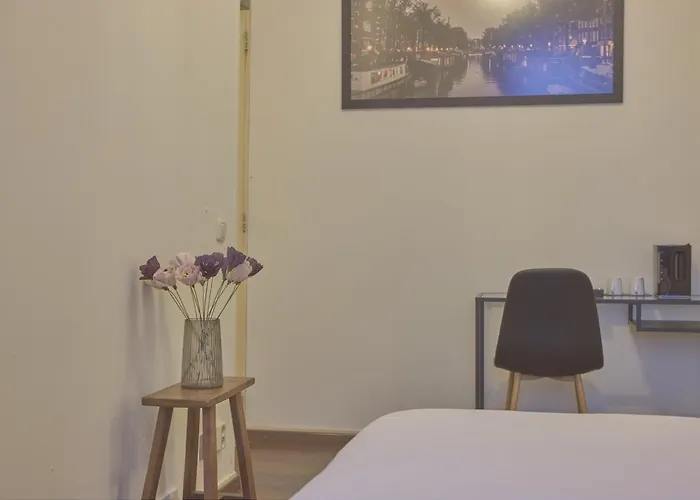 Quentin Canal House Hotel 3*