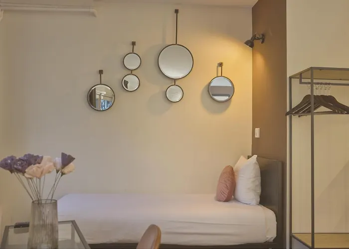 Quentin Canal House Hotel