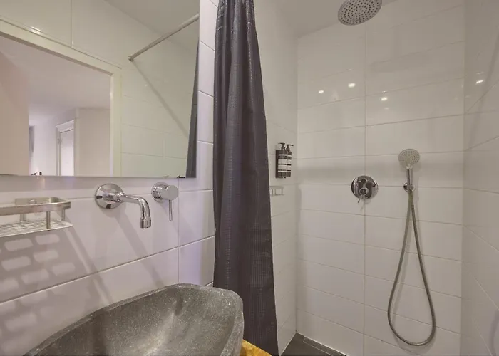 Quentin Canal House 3*