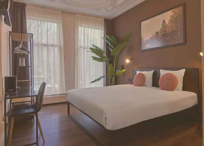 Quentin Canal House Hotel