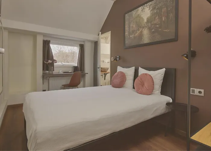 Quentin Canal House 3*